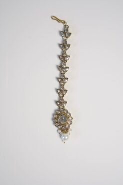 Alternative view of Small Kanira Maang Tika