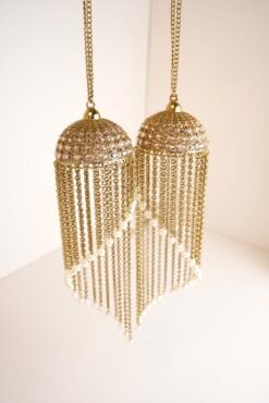 Contemporary South Asian bridal pearl kaleerey