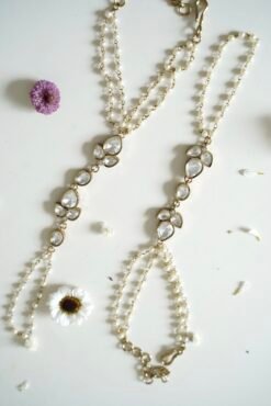 Delicate haathphool hand harness featuring kundan stones and tiny pearl detailing with fine chains