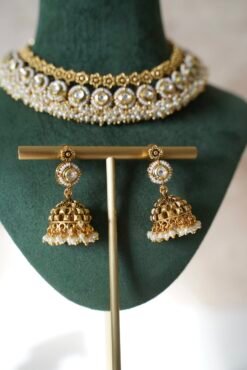 Alternative view of Swarna Pearl With Jhumka Set