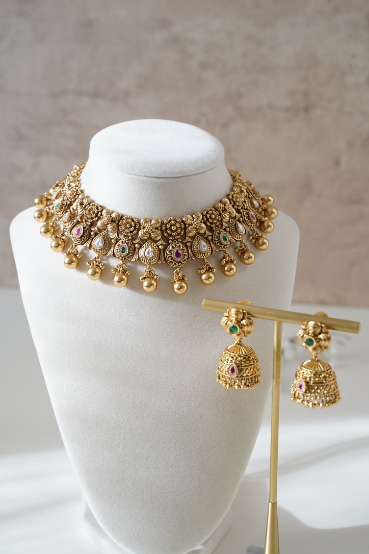 Floral Detail Ruby & Green Kundan Set - Image 3