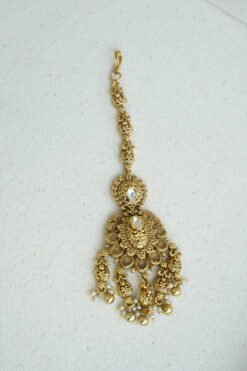 Shanaya Kundan Bridal Set - Gold Finish - Image 6