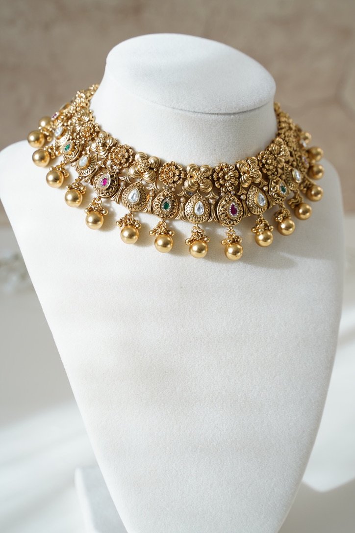 Floral Detail Ruby & Green Kundan Set - Image 4