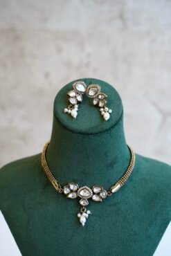 Dainty mini Kundan necklace with an adjustable chain and a pair of matching classic earrings by Seyora Jewels.