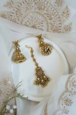 Traditional South Asian gold plated kundan necklace set with matching earrings and maang tikka for Indian, Pakistani, Punjabi, and South Indian brides.