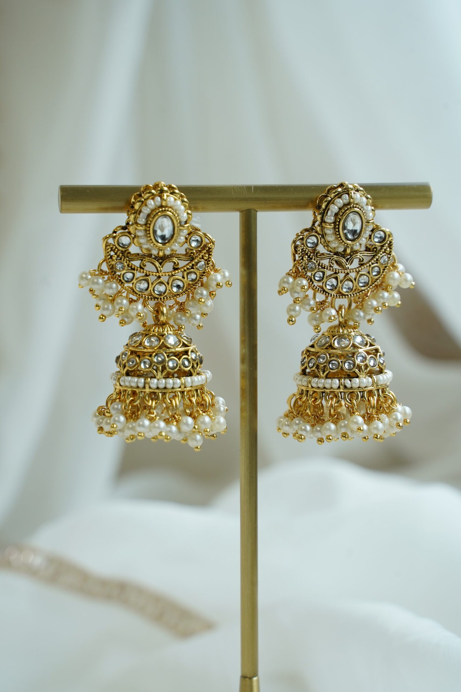 Mahnoor artificial kundan bridal set with choker necklace, jhumka earrings, and tikka
