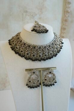 Moni Black Necklace Set