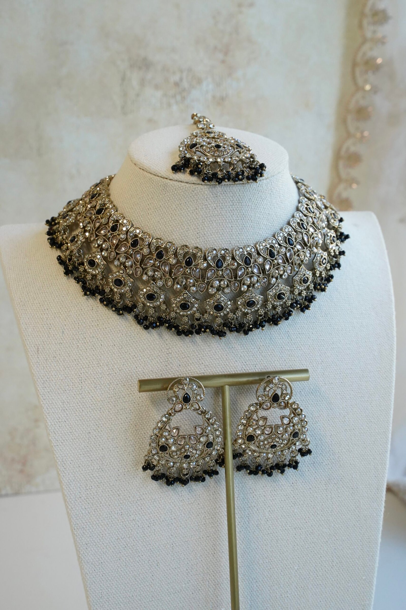 Moni Black Necklace Set